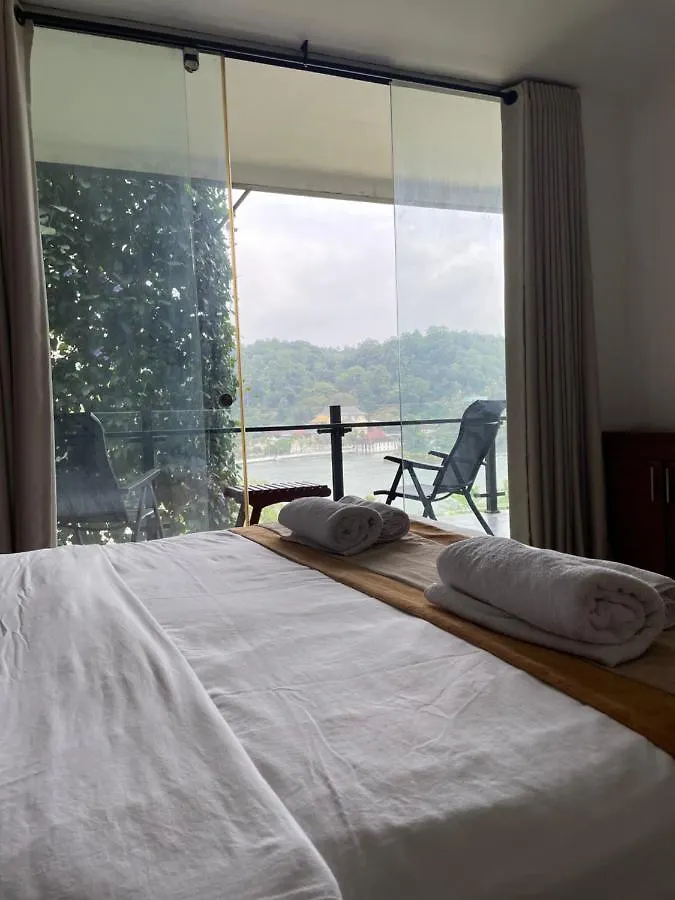 ホテル Lotus Lake Residence キャンディー